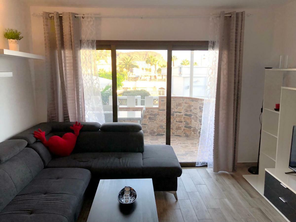 Luxury 2 Bedroom Apt 50 M From Beach Mogan Bagian luar foto