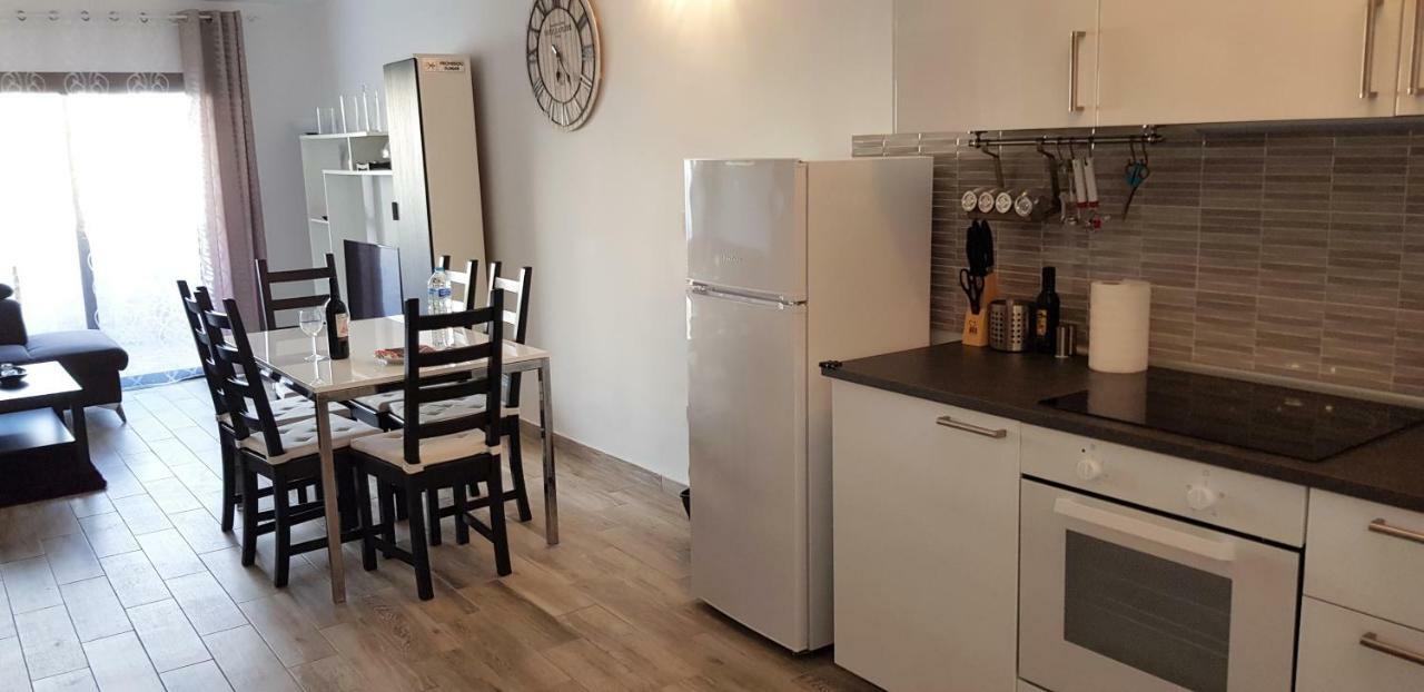Luxury 2 Bedroom Apt 50 M From Beach Mogan Bagian luar foto