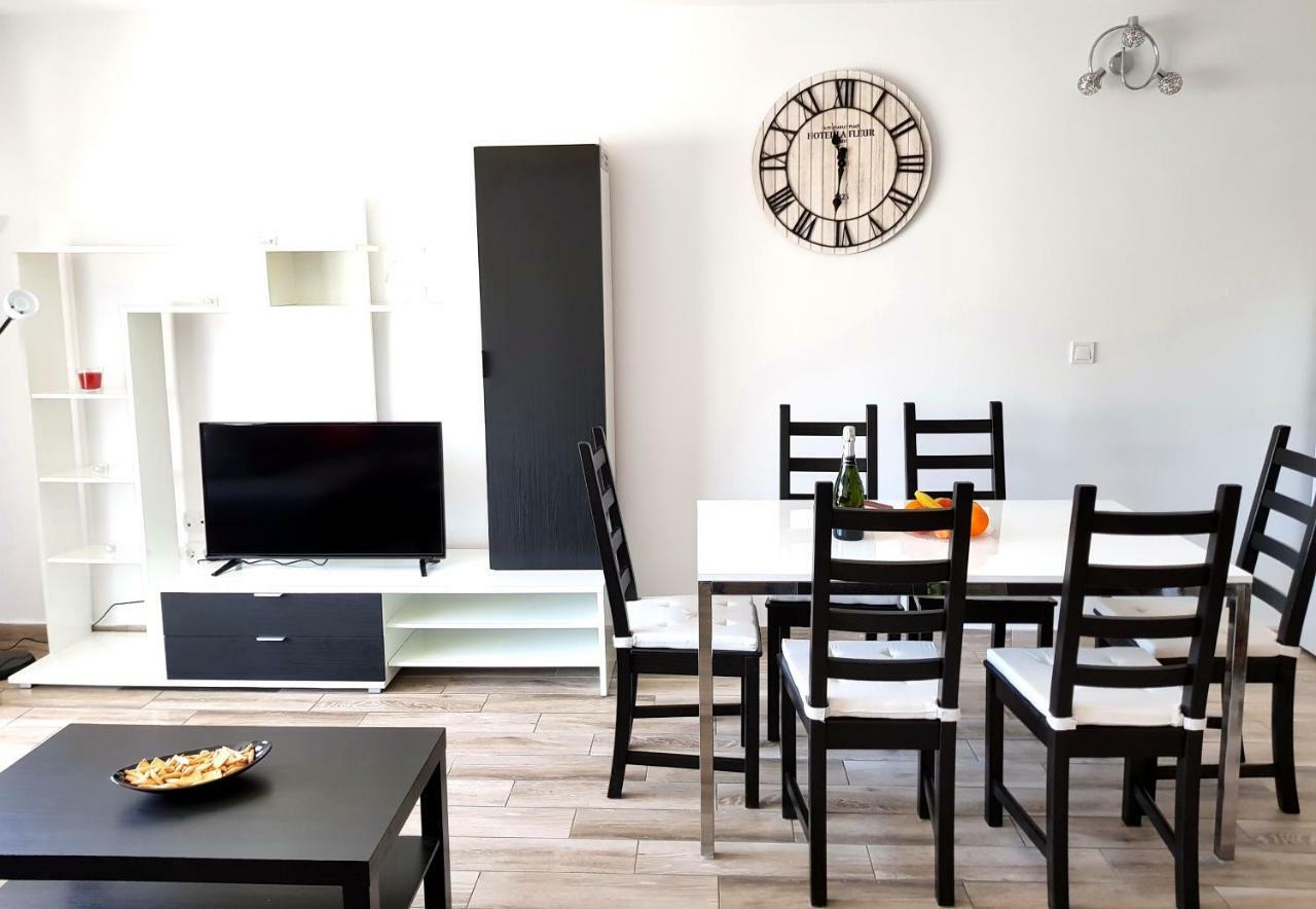 Luxury 2 Bedroom Apt 50 M From Beach Mogan Bagian luar foto