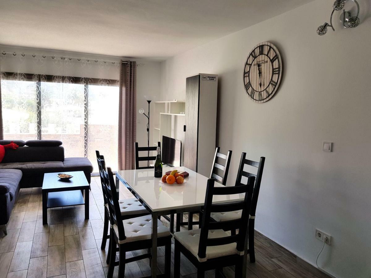 Luxury 2 Bedroom Apt 50 M From Beach Mogan Bagian luar foto