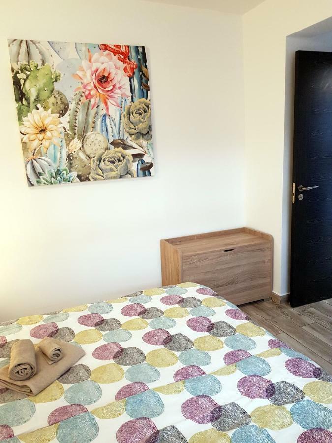 Luxury 2 Bedroom Apt 50 M From Beach Mogan Bagian luar foto