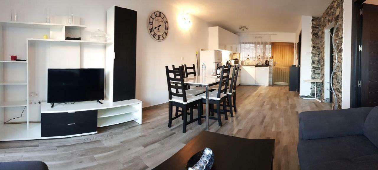 Luxury 2 Bedroom Apt 50 M From Beach Mogan Bagian luar foto