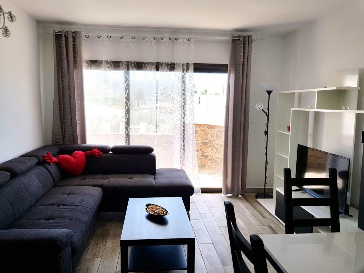 Luxury 2 Bedroom Apt 50 M From Beach Mogan Bagian luar foto